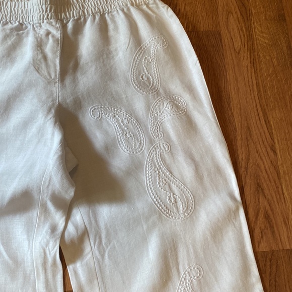 Embroidered white chicos pants. Ladies size 0, straight leg, elastic waist. - Picture 3 of 7
